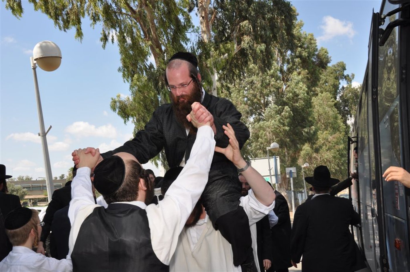 שמחה פורצת גדר, של הכלא ● תיעוד ענק