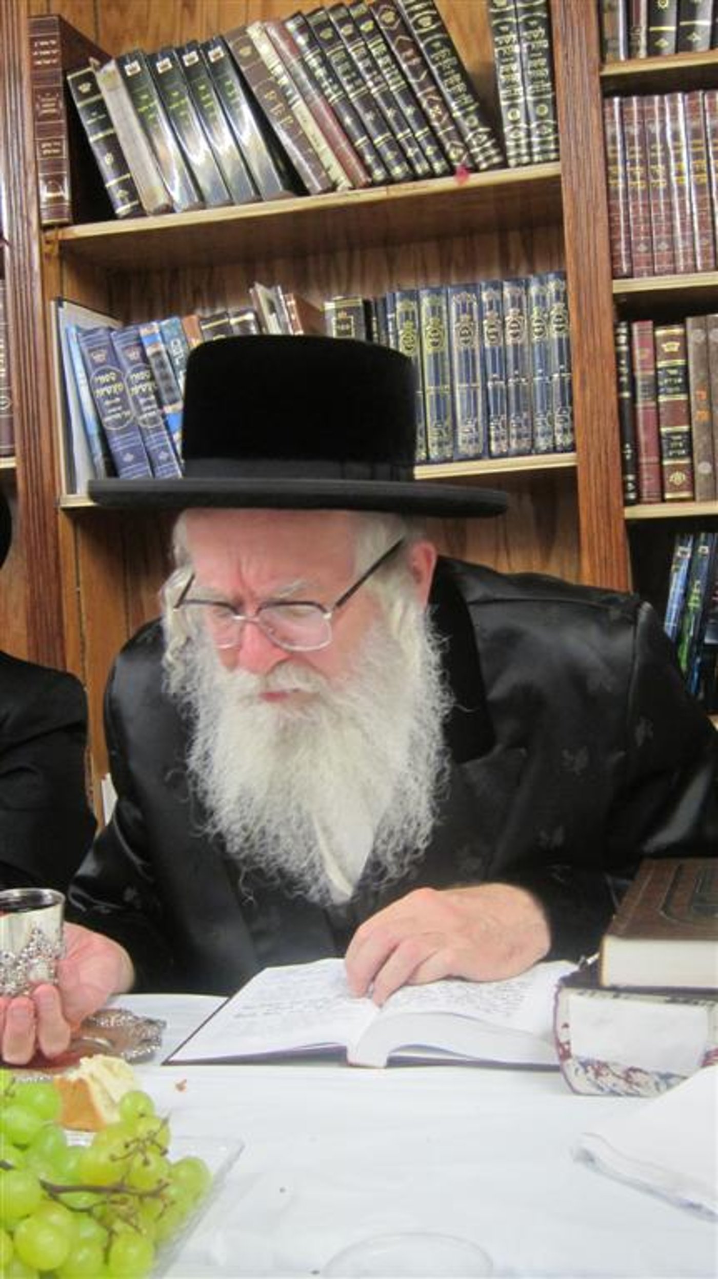 "הצדיק מיבניאל" חנך בית-כנסת במונסי: צפו בתמונות