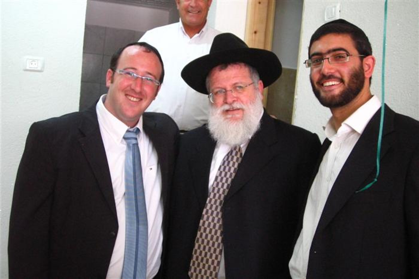 1. מנהל המשרד ר' משה גרמן, נשיא מוסדות 'מסילה בערבה' הרב צבי פרידלנד