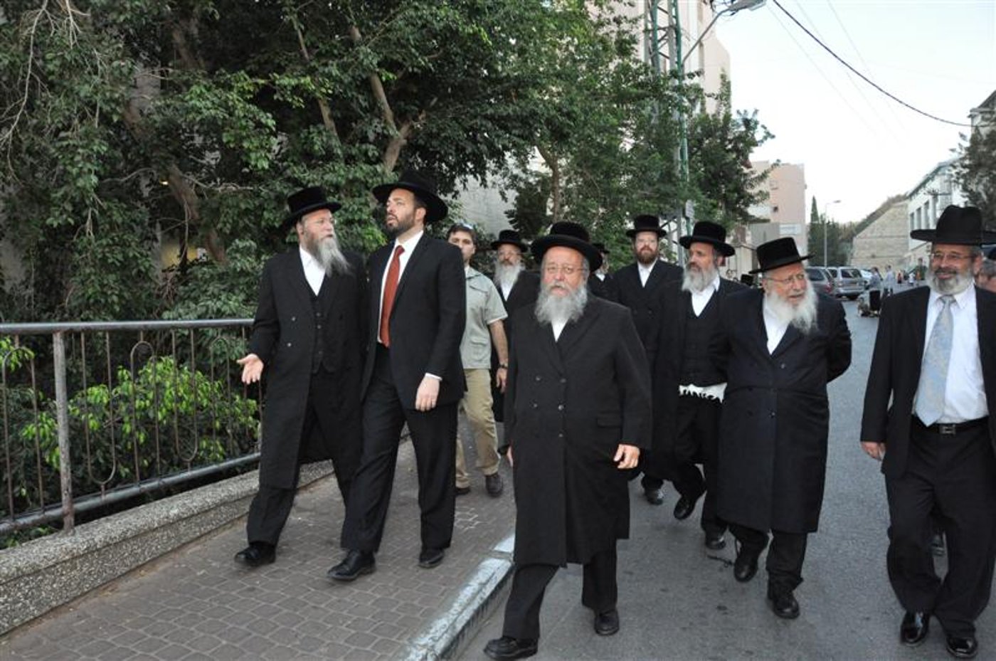 תמונות: השר אריאל אטיאס אצל האדמו"ר מסערט ויז´ניץ