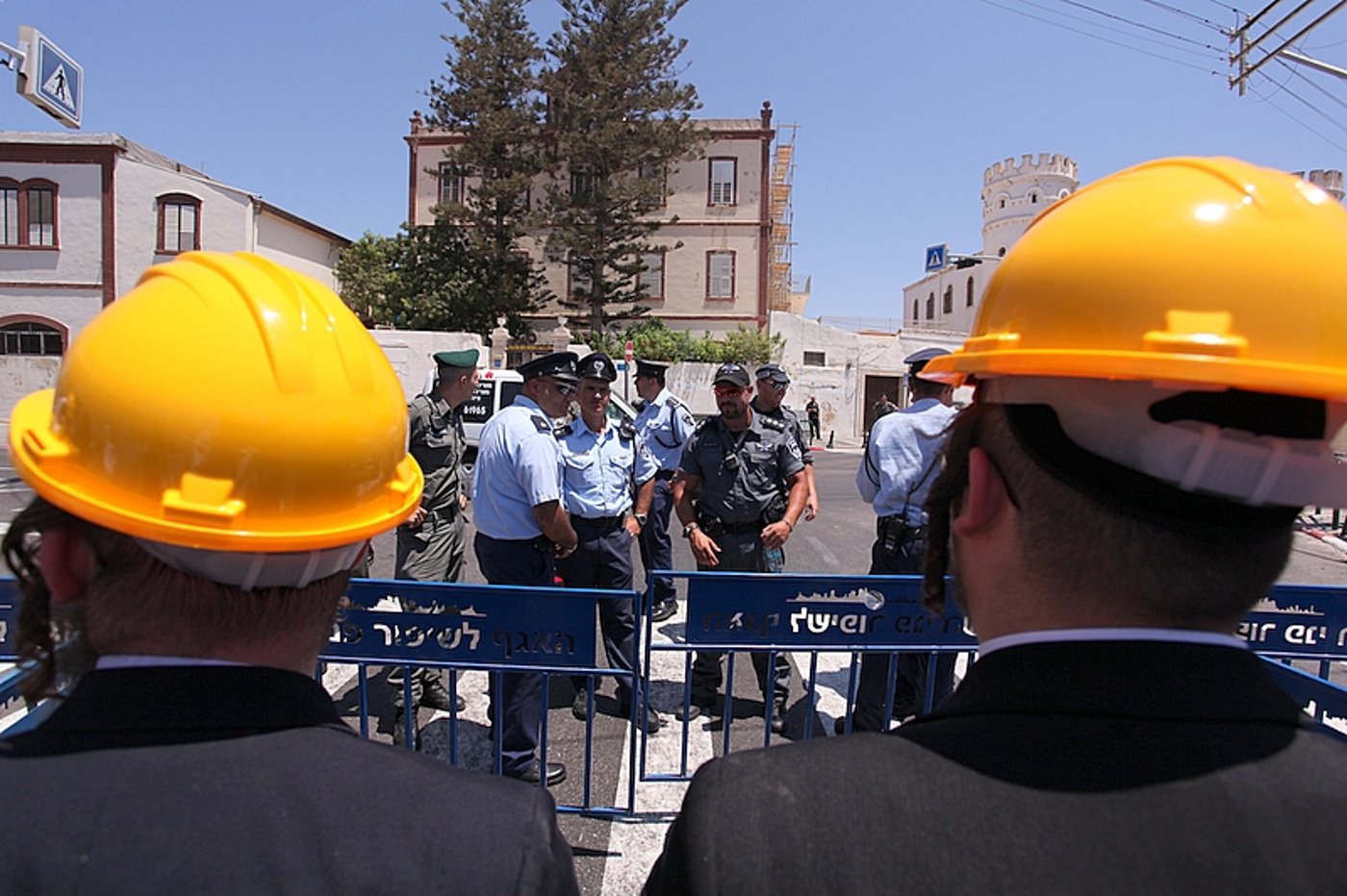לראשונה: המפגינים הגיעו מצויידים בקסדות החדשות