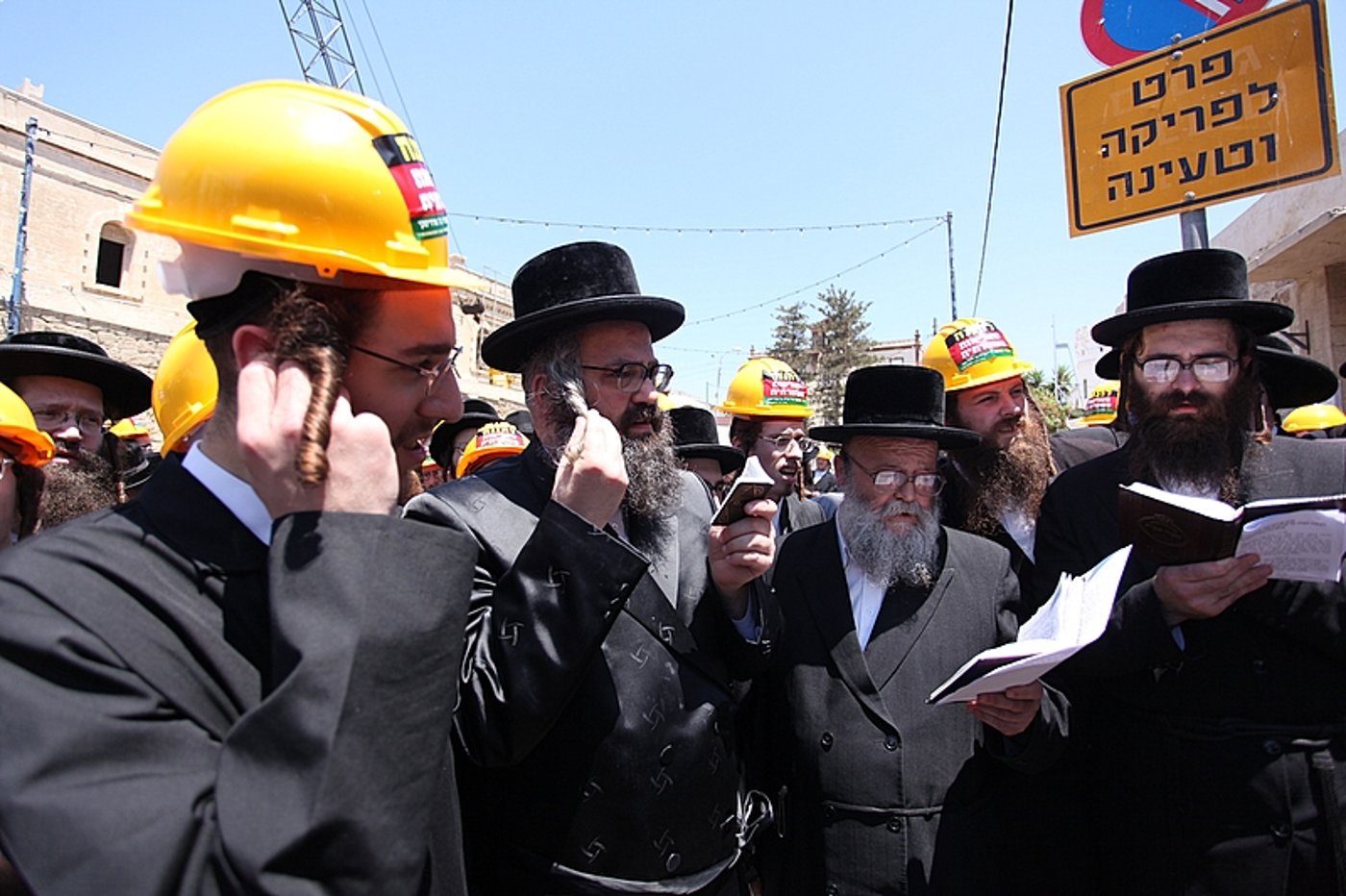 לראשונה: המפגינים הגיעו מצויידים בקסדות החדשות
