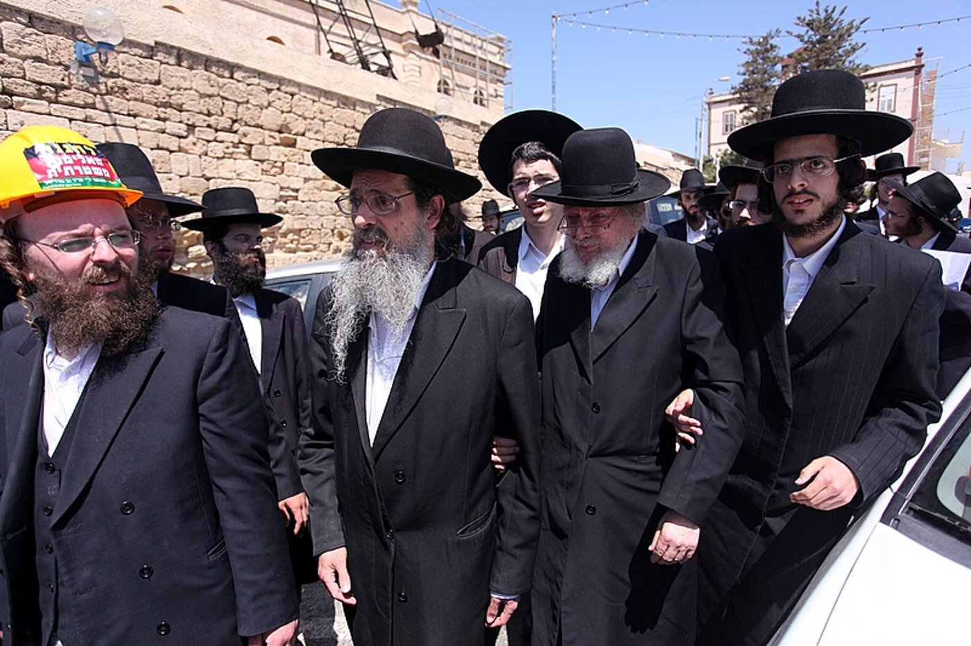 לראשונה: המפגינים הגיעו מצויידים בקסדות החדשות