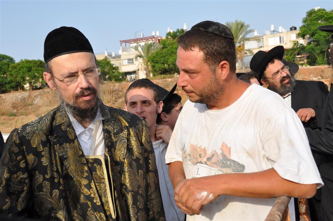 הקמת מצבה להגאון הרב נחום קוק זצ"ל רבה של העיר ר"ג