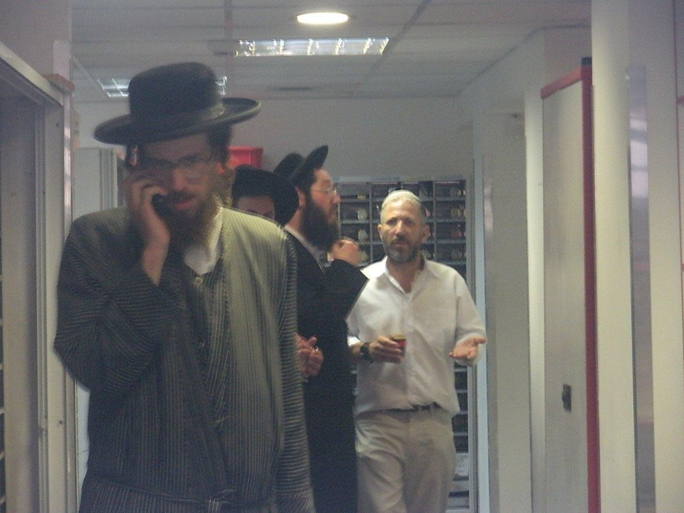 ירושלים: קיצונים ניתקו טלויזיות, ונעצרו