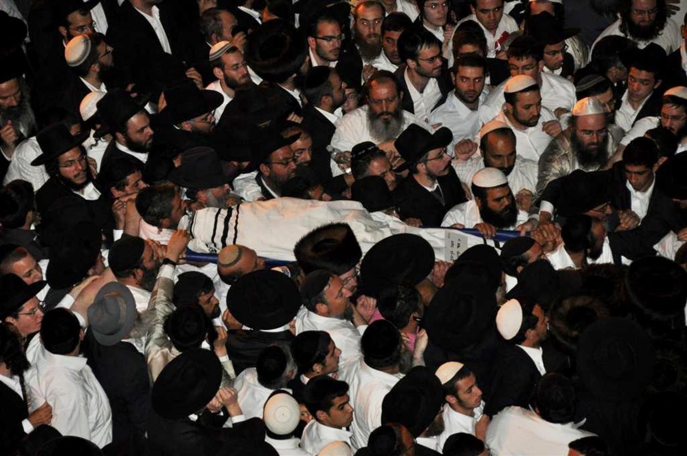 דרכו האחרונה: אלפים ליוו את הרה"צ ר´ משה בן-טוב