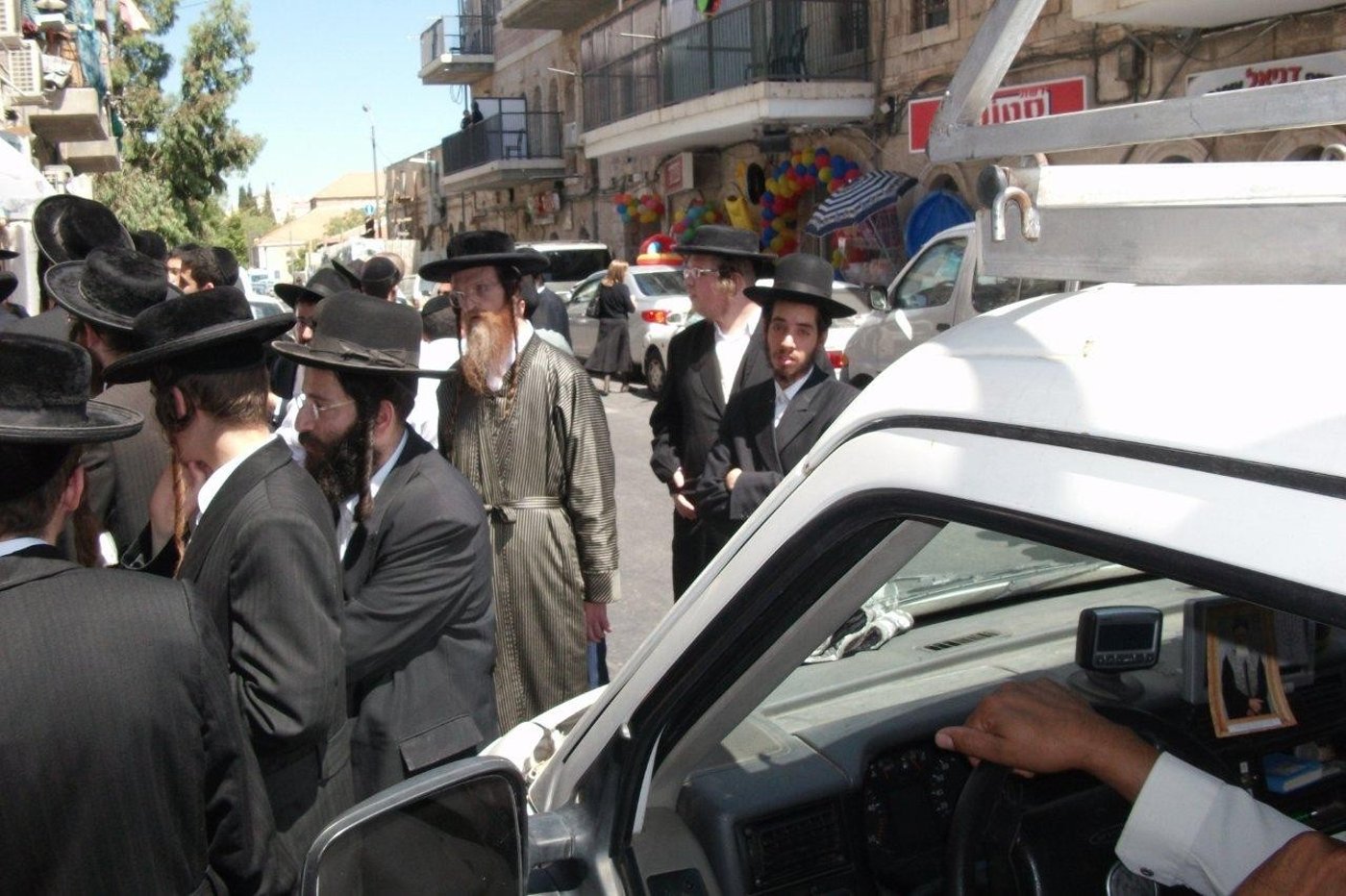 ירושלים: קיצונים ניתקו טלויזיות, ונעצרו
