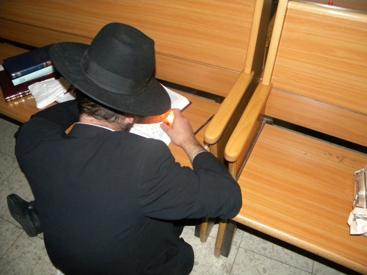 גלריה, וידאו: מאה שערים, תחת אבל