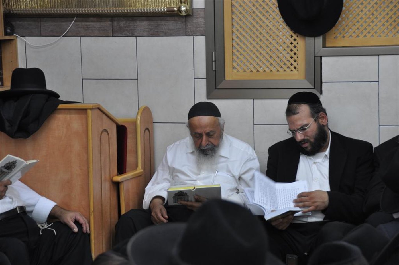 הגאון הרב שמעון בעדני זצ"ל בבית מדרשו