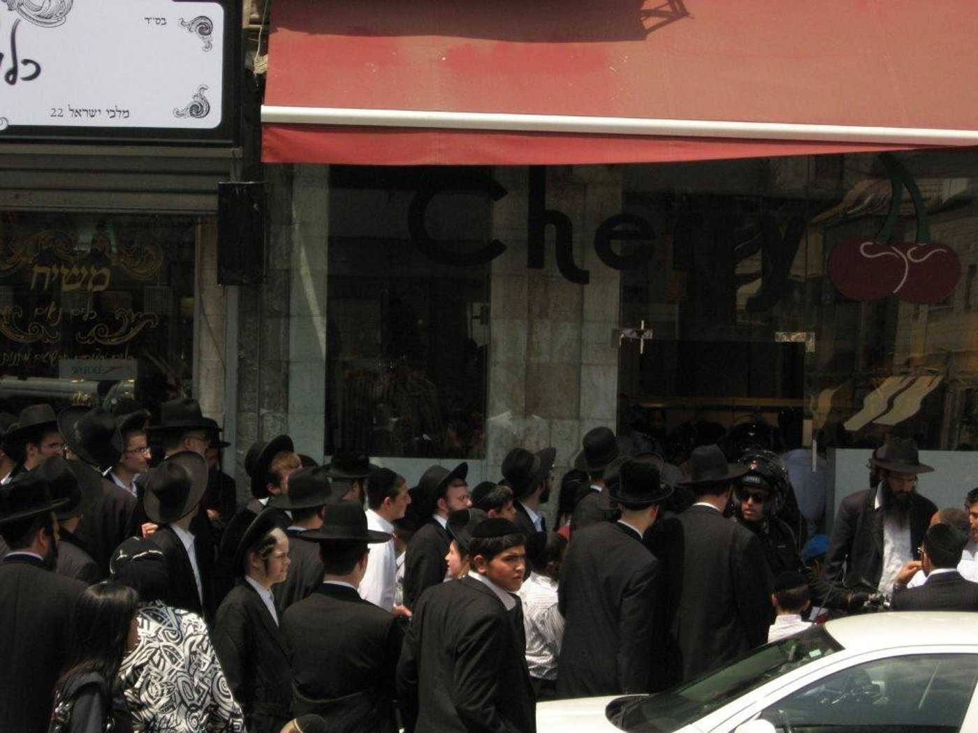 מהומת אלוקים: נטורי קרתא השחיתו חנויות ב´גאולה´