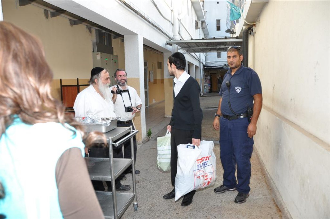 סיטבון משתחרר: החיוכים והחיבוקים ביציאה מהכלא