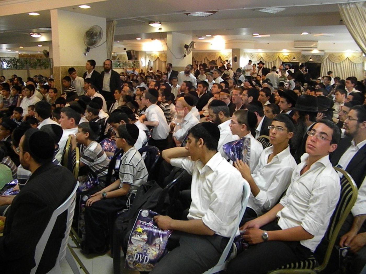 הרב אמנון יצחק על שוואקי: מושחת, לשבור קלטות שלו