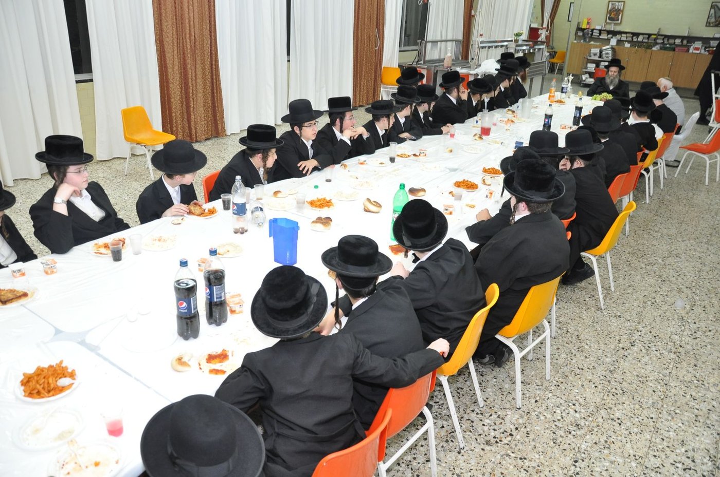 האדמו"ר קוזניץ הגיע לקעמפ של ישיבתו במושב צפריה