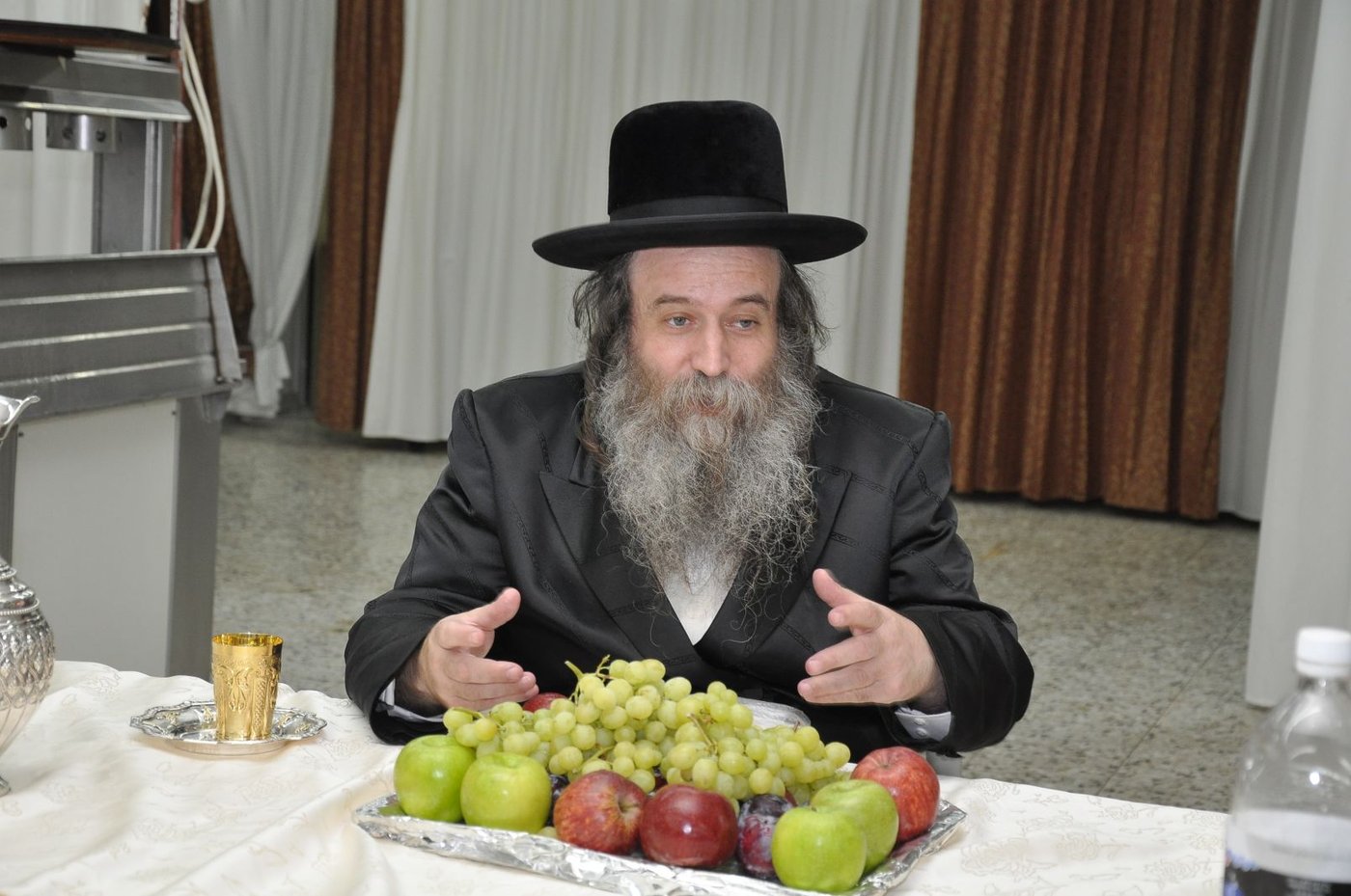האדמו"ר קוזניץ הגיע לקעמפ של ישיבתו במושב צפריה