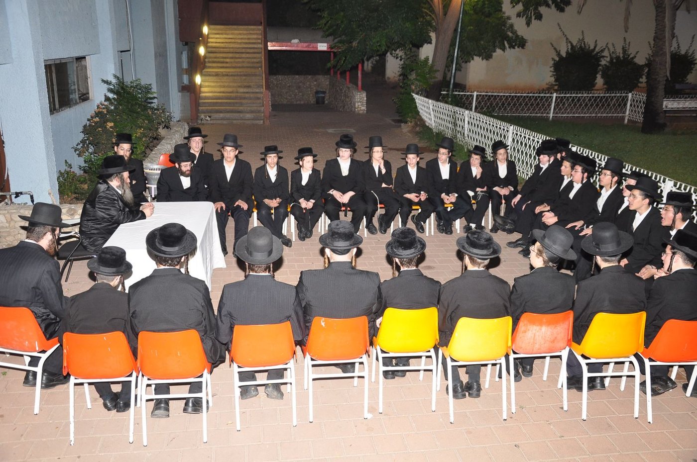 האדמו"ר קוזניץ הגיע לקעמפ של ישיבתו במושב צפריה