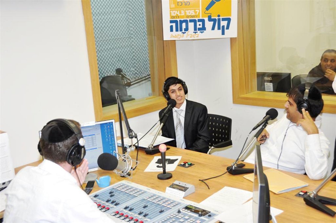 תמונות ווידאו: מידד טסה מסיים מסכת חגיגה ב´קול ברמה´