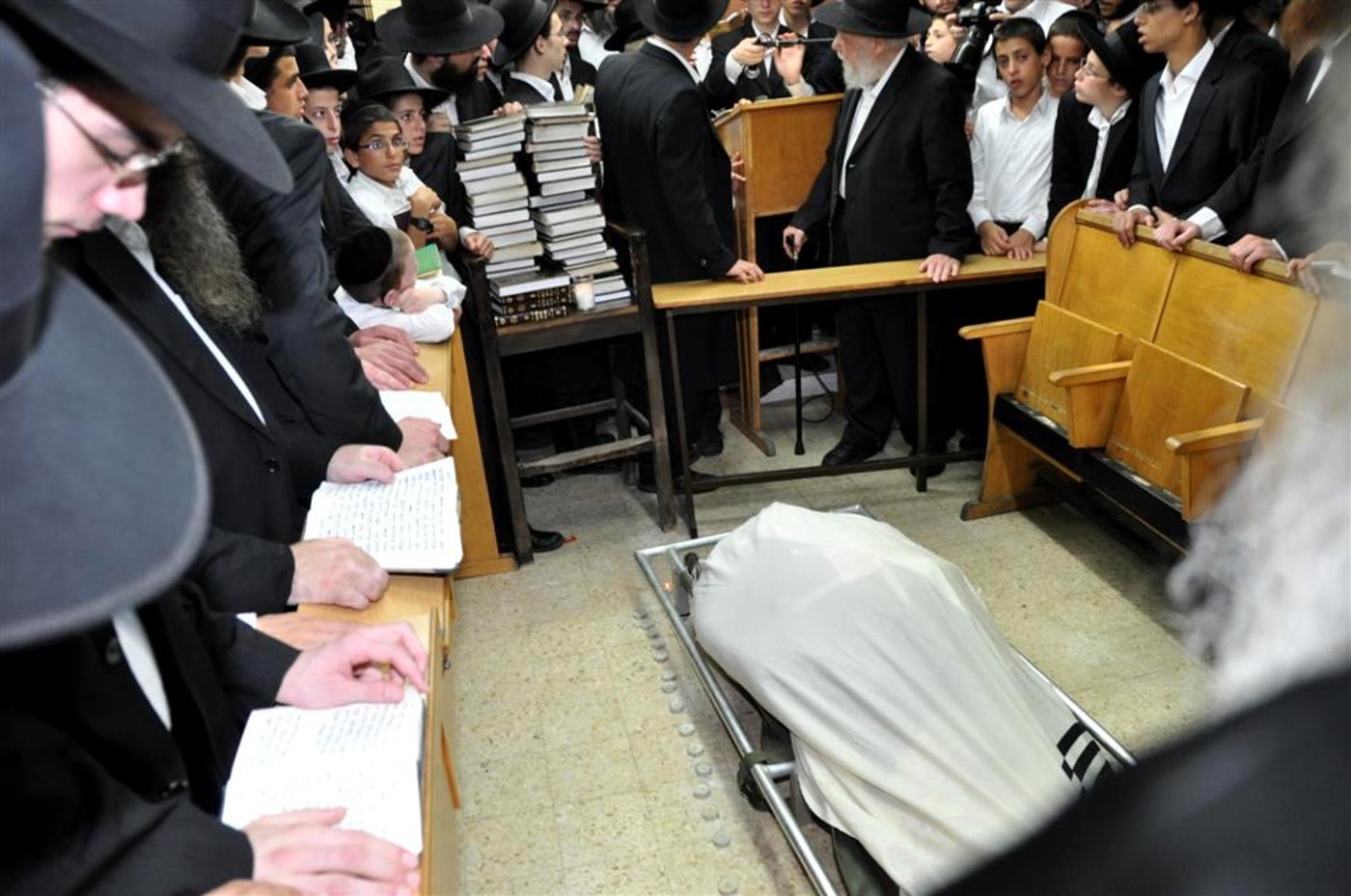 הלווויה בבני-ברק: נפרדו בדמעות מרמ"מ שלוזינגר
