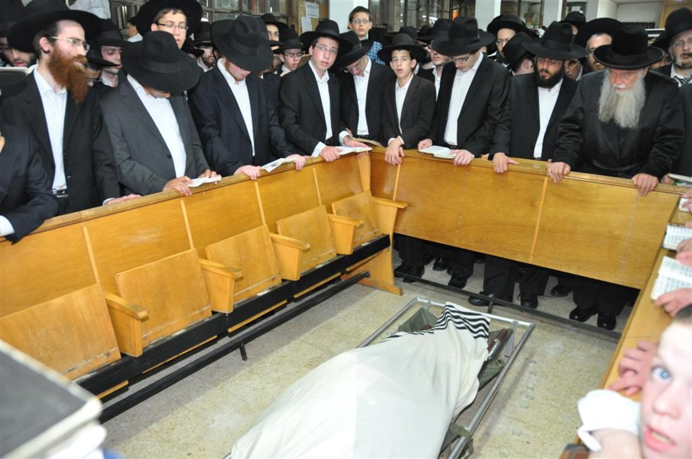 הלווויה בבני-ברק: נפרדו בדמעות מרמ"מ שלוזינגר