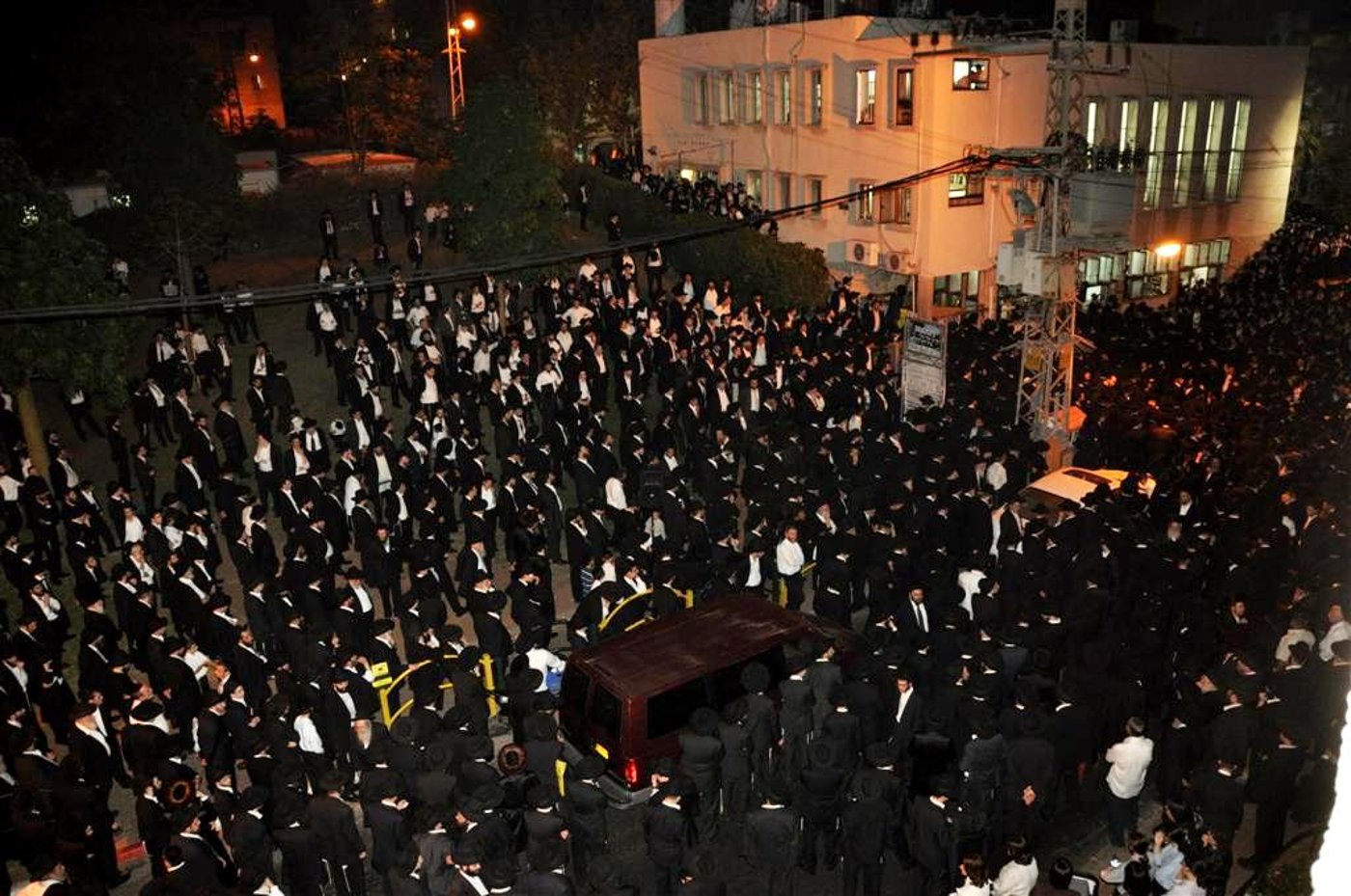 הלווויה בבני-ברק: נפרדו בדמעות מרמ"מ שלוזינגר