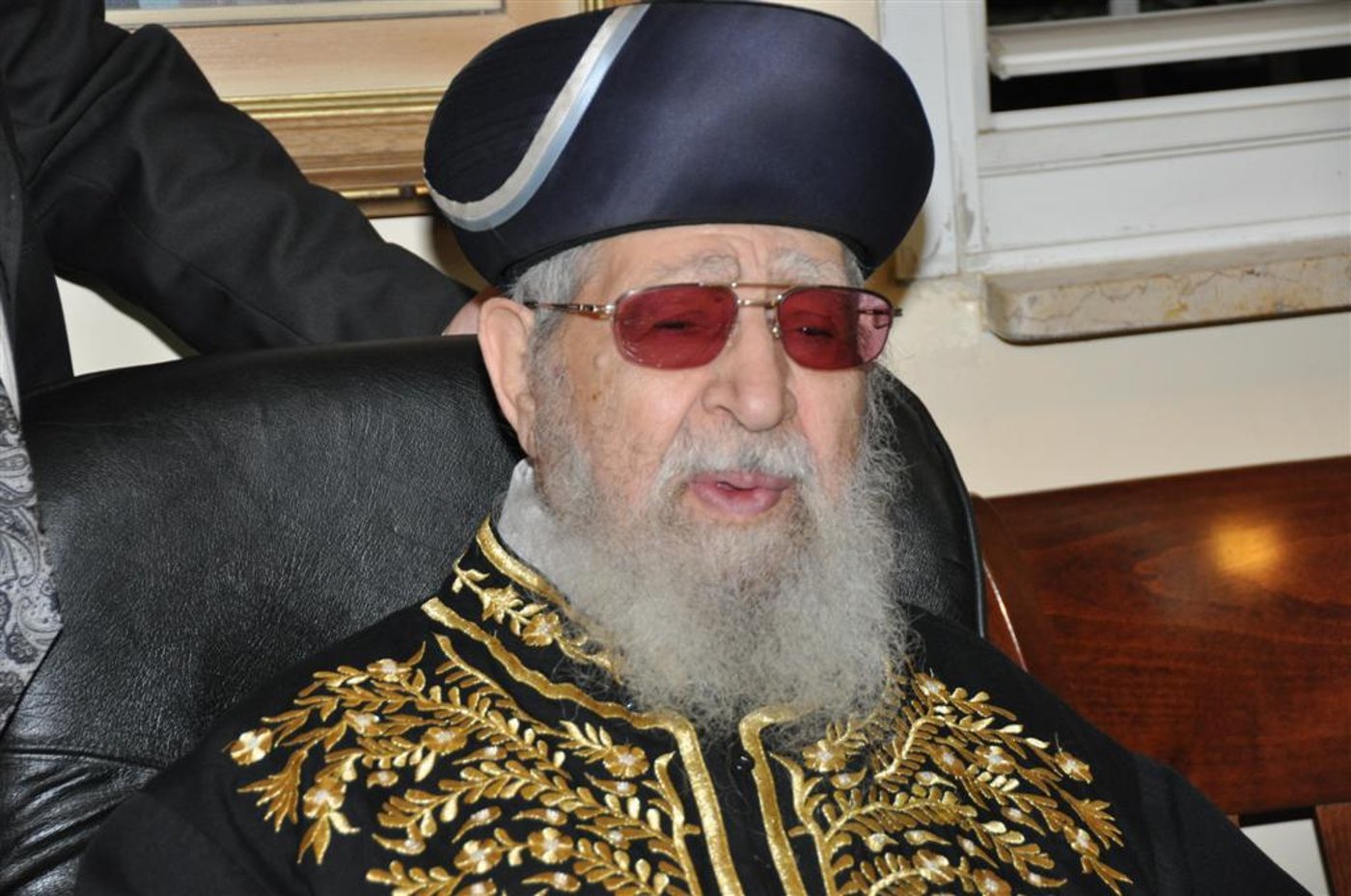 הגר"ע יוסף על בניזרי: "אוהב אותו יותר מבני"
