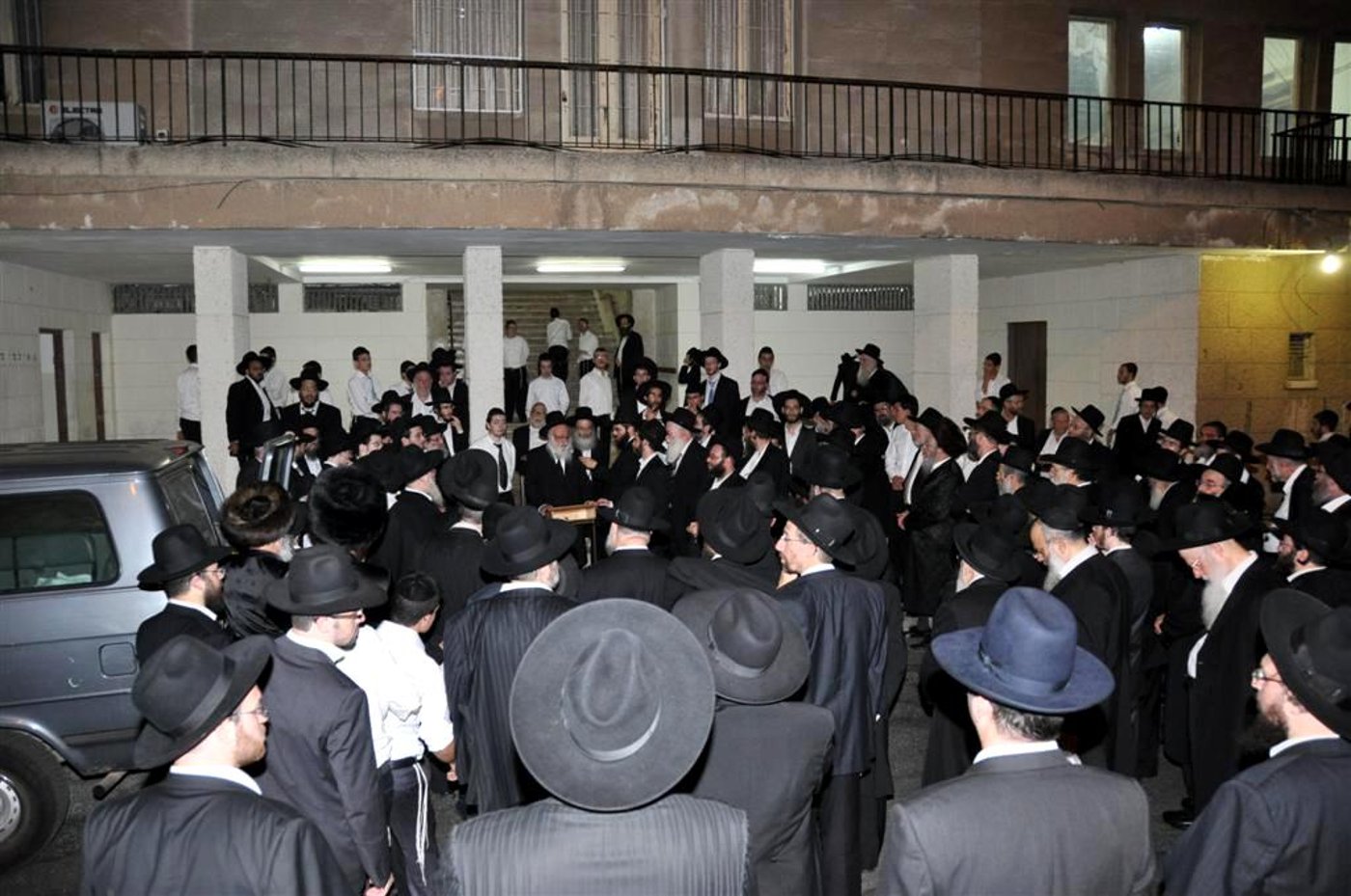תמונות: הלויית הרה"צ ר´ בן ציון לייטנר זצ"ל מפוניבז´