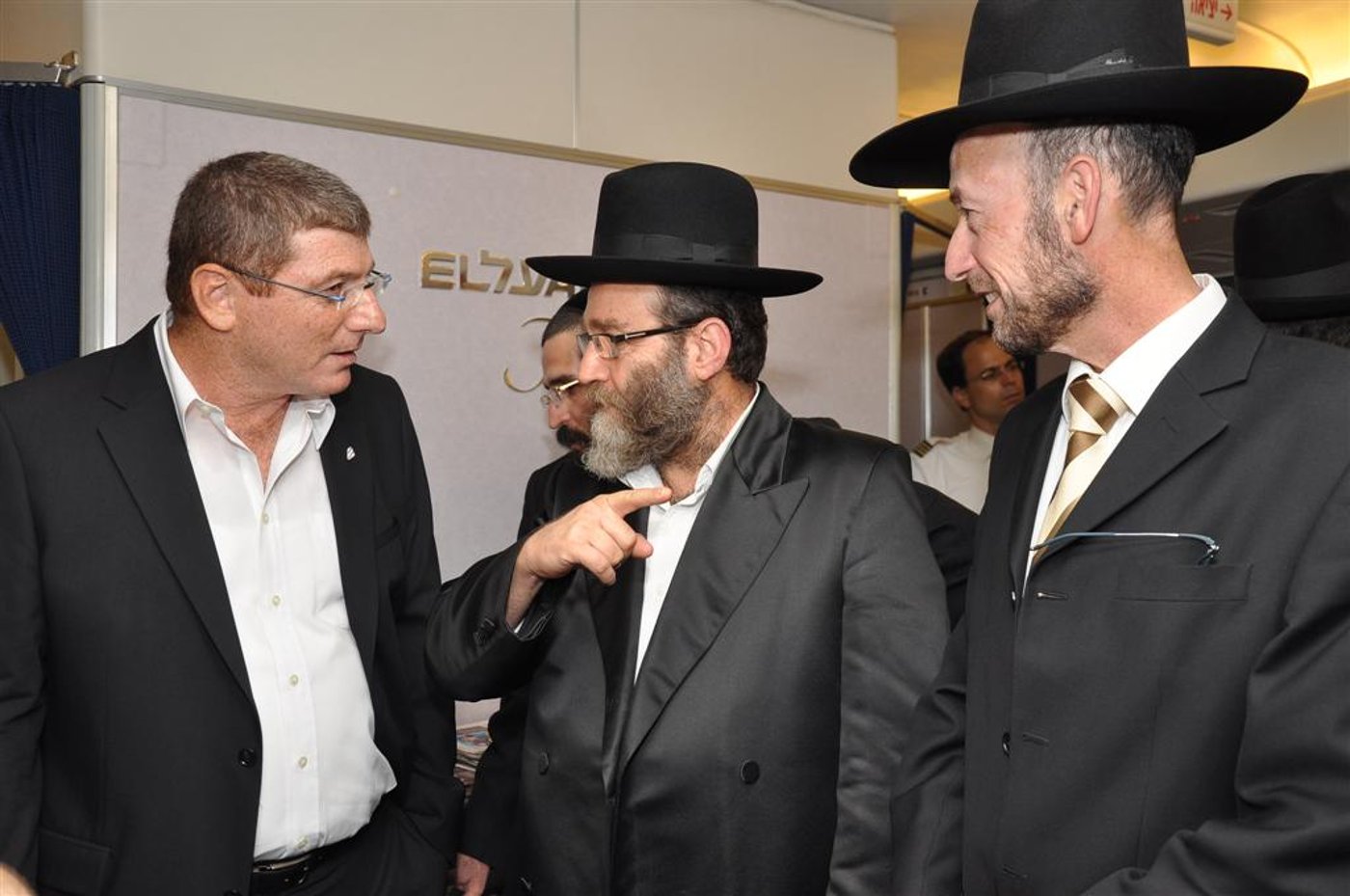 בחצות: הגראי"ל שטיינמן יצא למסע בארה"ב ● תיעוד