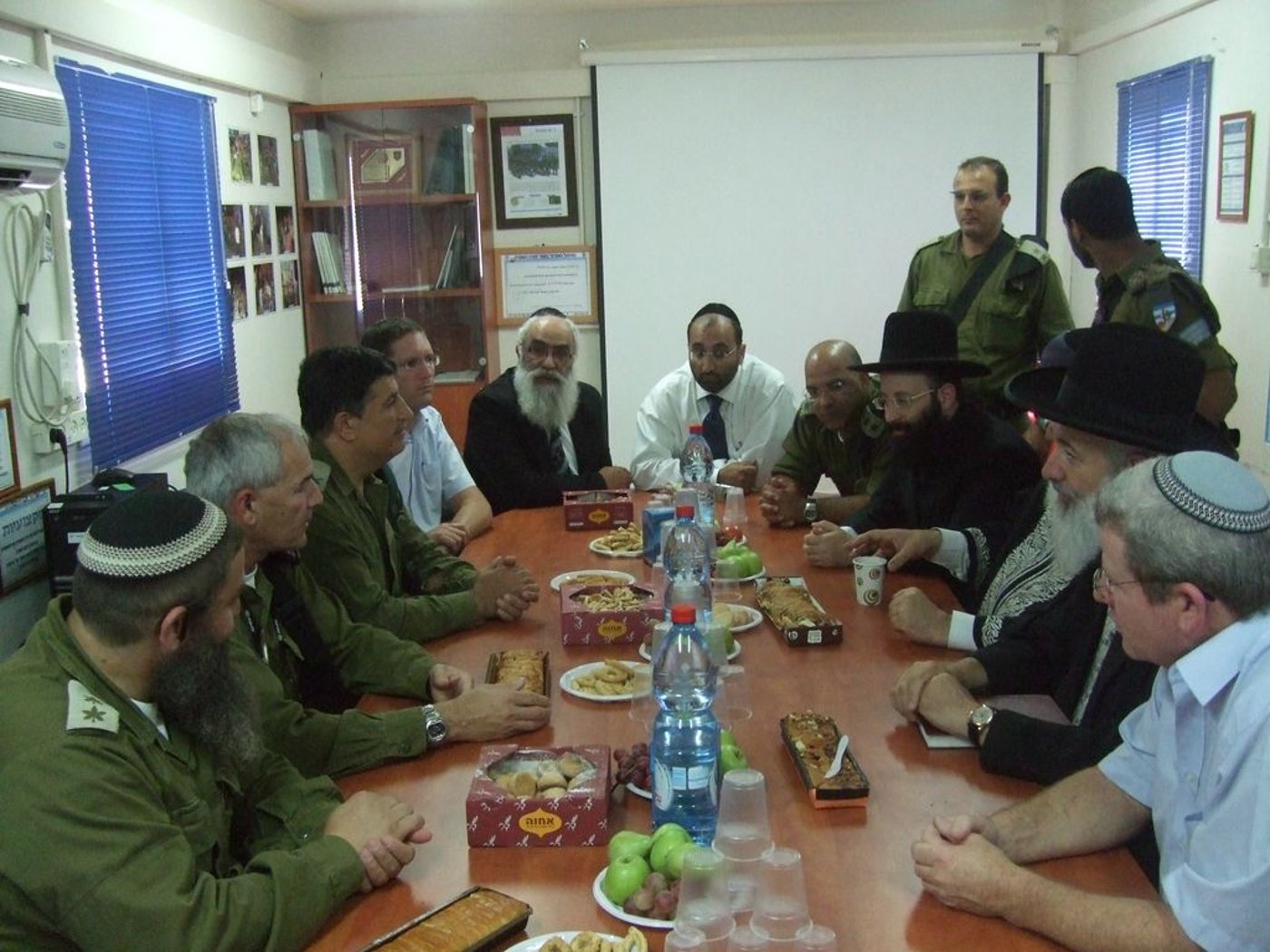 ביקור היסטורי: הרבנים הראשיים בקבר יוסף בשכם