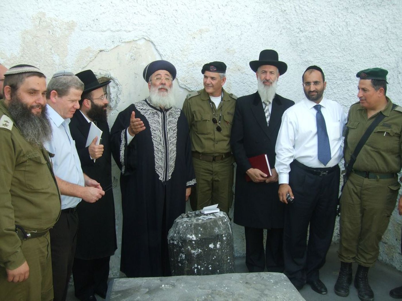 ביקור היסטורי: הרבנים הראשיים בקבר יוסף בשכם