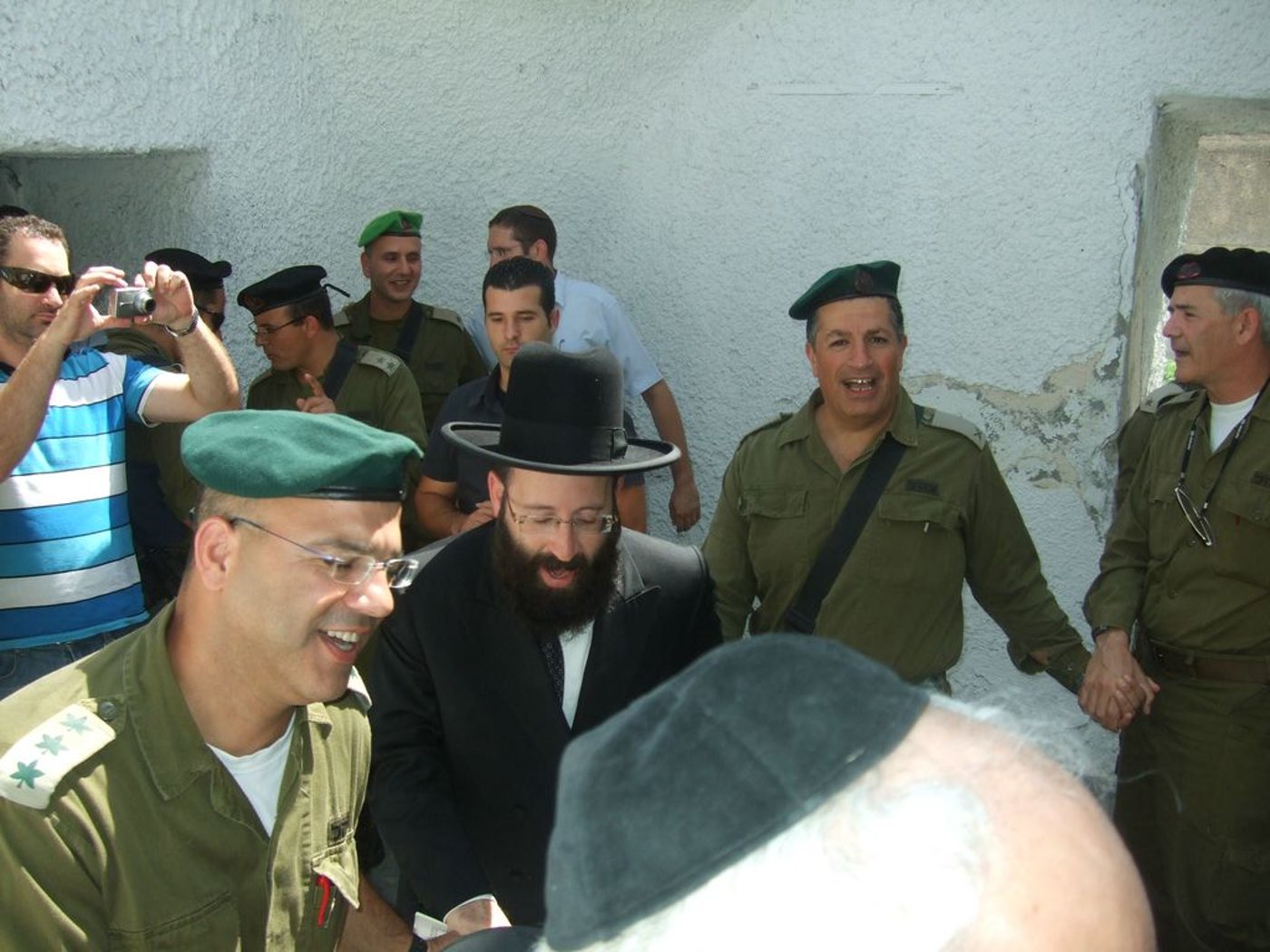 ביקור היסטורי: הרבנים הראשיים בקבר יוסף בשכם