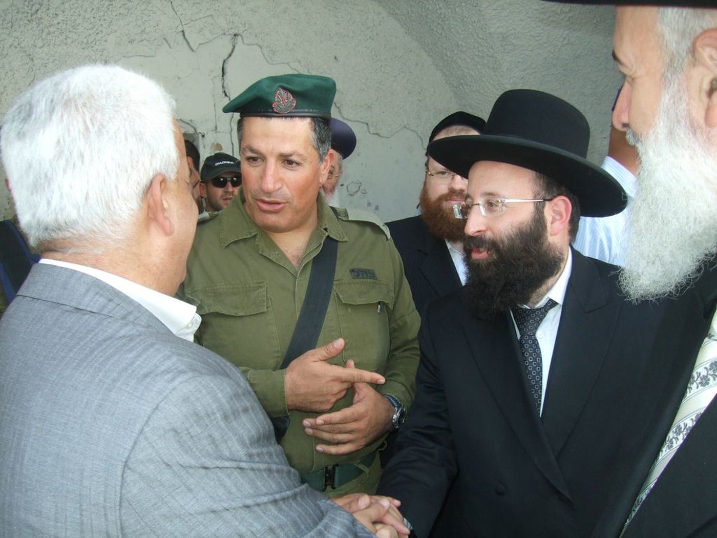 ביקור היסטורי: הרבנים הראשיים בקבר יוסף בשכם