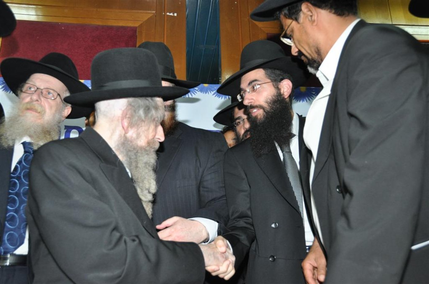רגע לפני סליחות: הגראי"ל שטיינמן עורר נערים נושרים