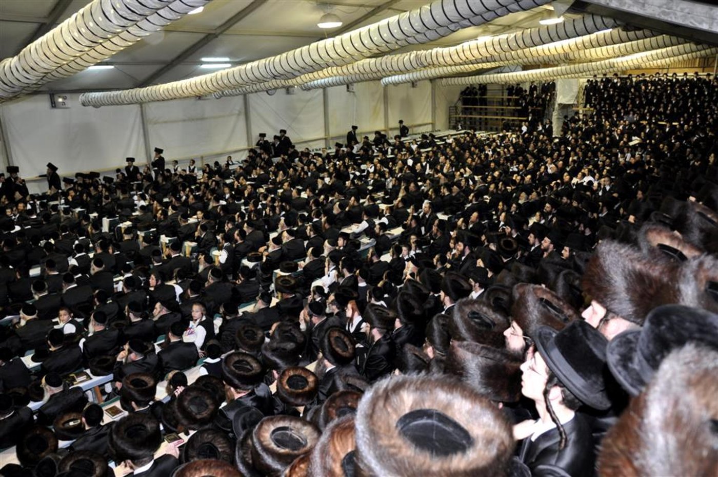 התרגשות בויזניץ: האדמו"ר נכח במעמד סליחות