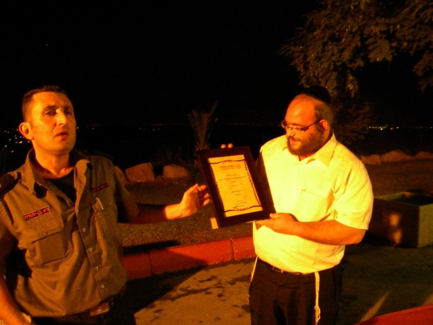 ידידים קיבלו תעודות והרימו כוסית לשנה החדשה