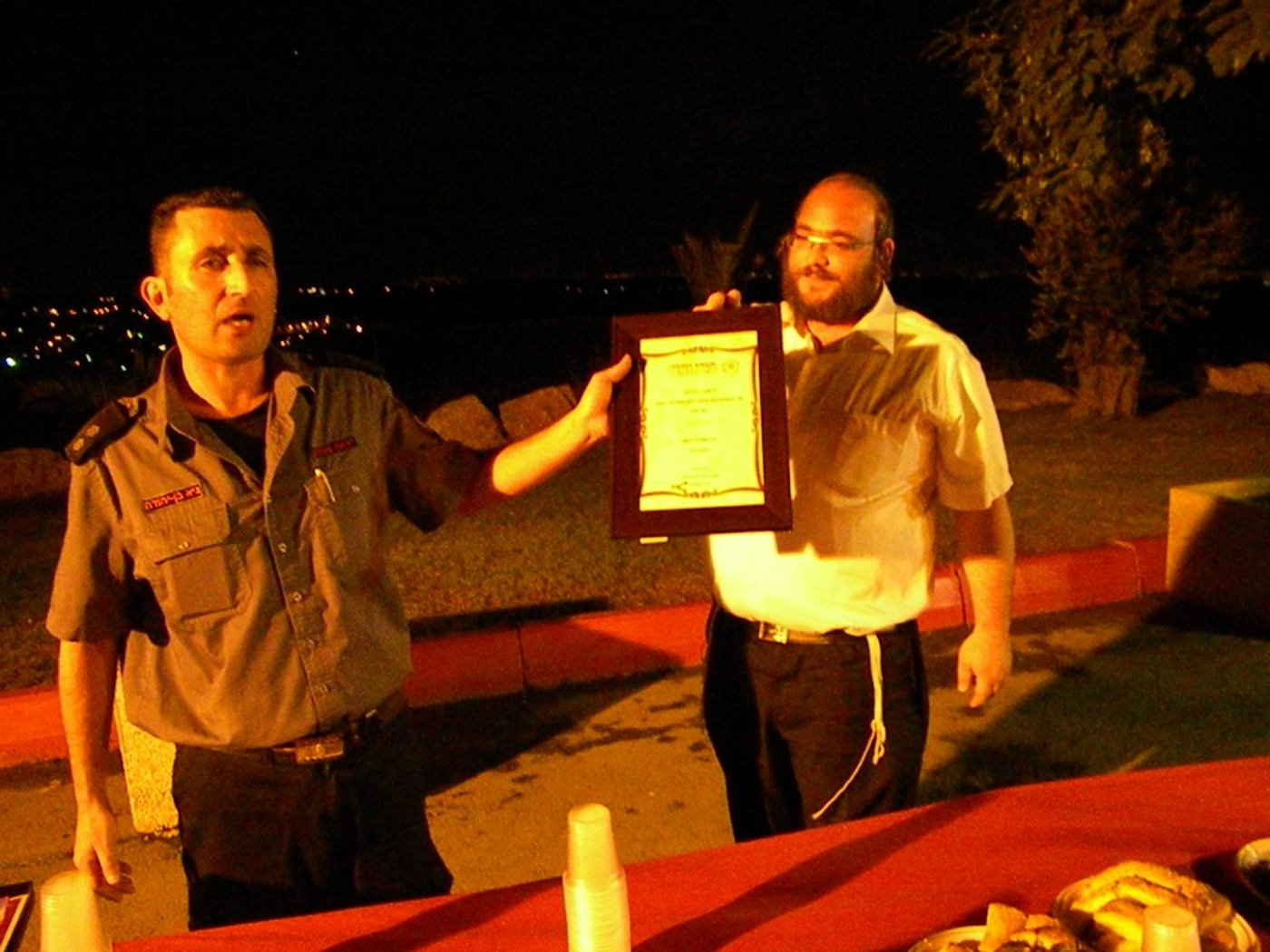 ידידים קיבלו תעודות והרימו כוסית לשנה החדשה