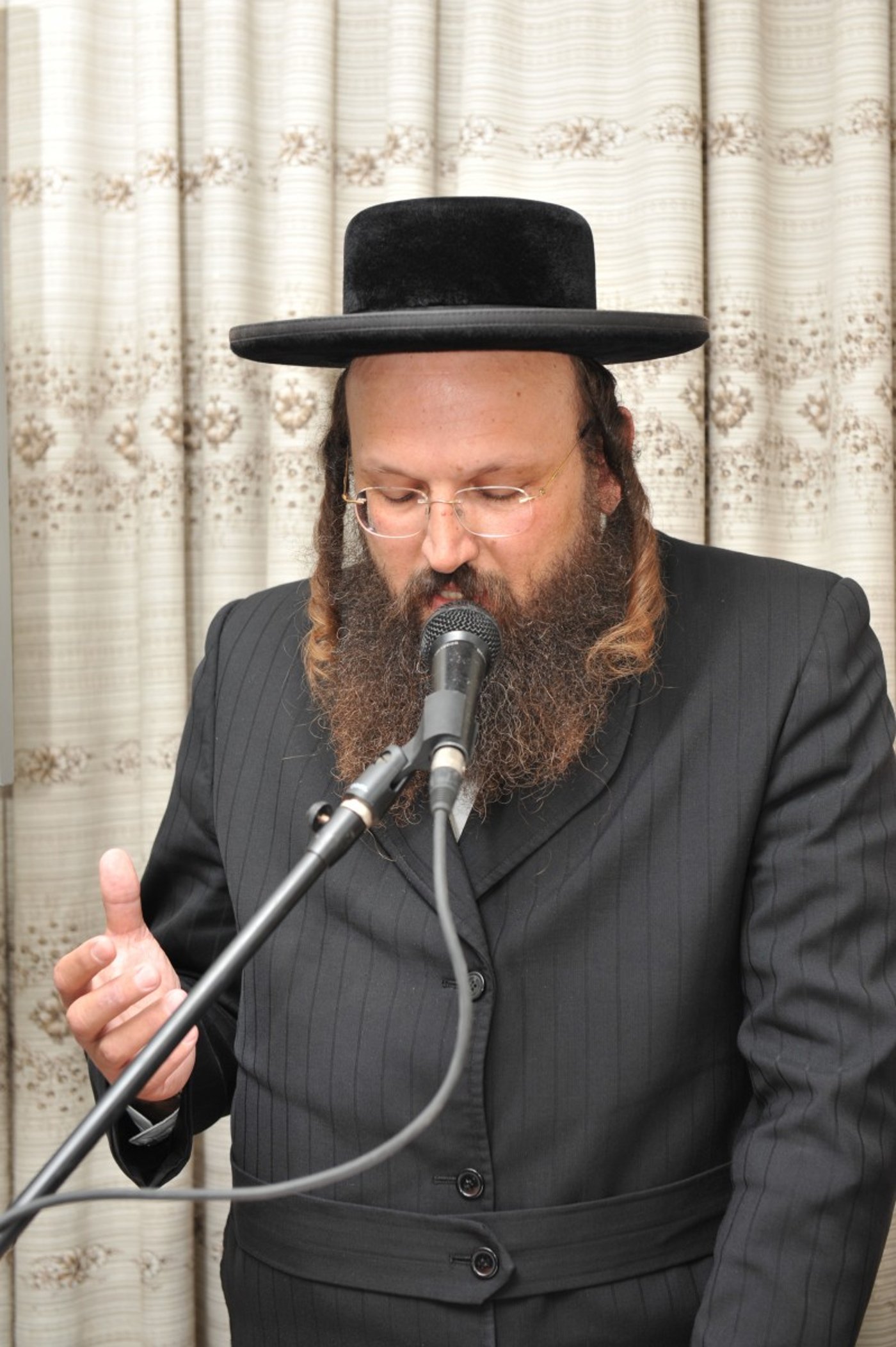 "קרע נוצר בליבי. אבל הגיע הזמן לצאת מאפילה לאור"
