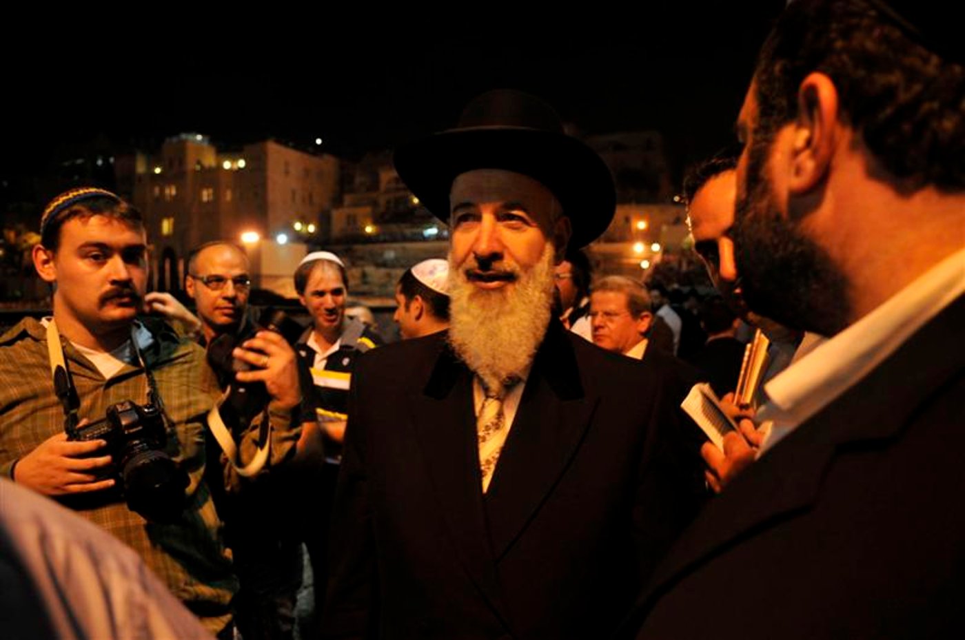סליחות אחרונות לתשע"א: מרן הגר"ע ורבבות בכותל