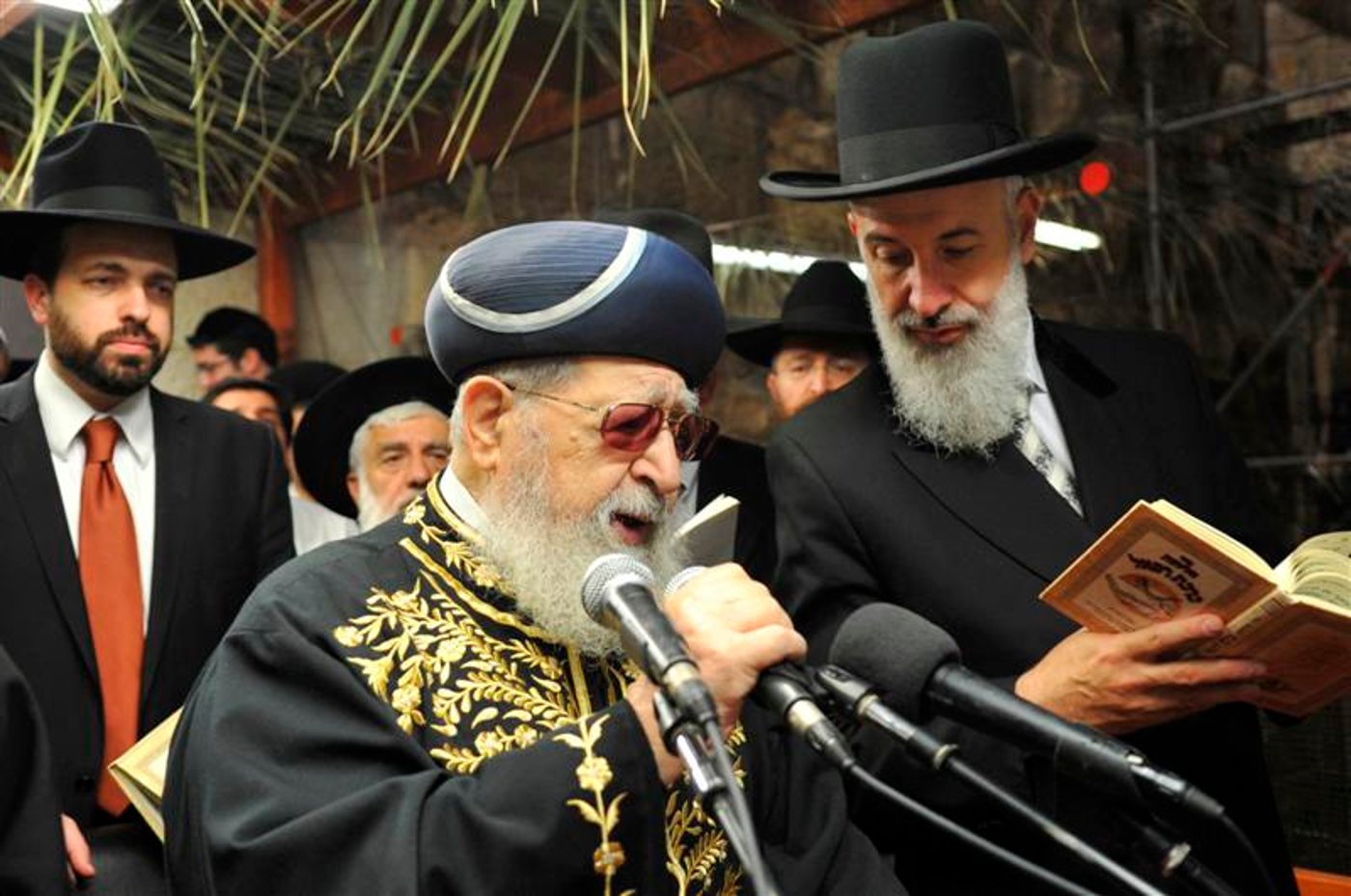 סליחות אחרונות לתשע"א: מרן הגר"ע ורבבות בכותל