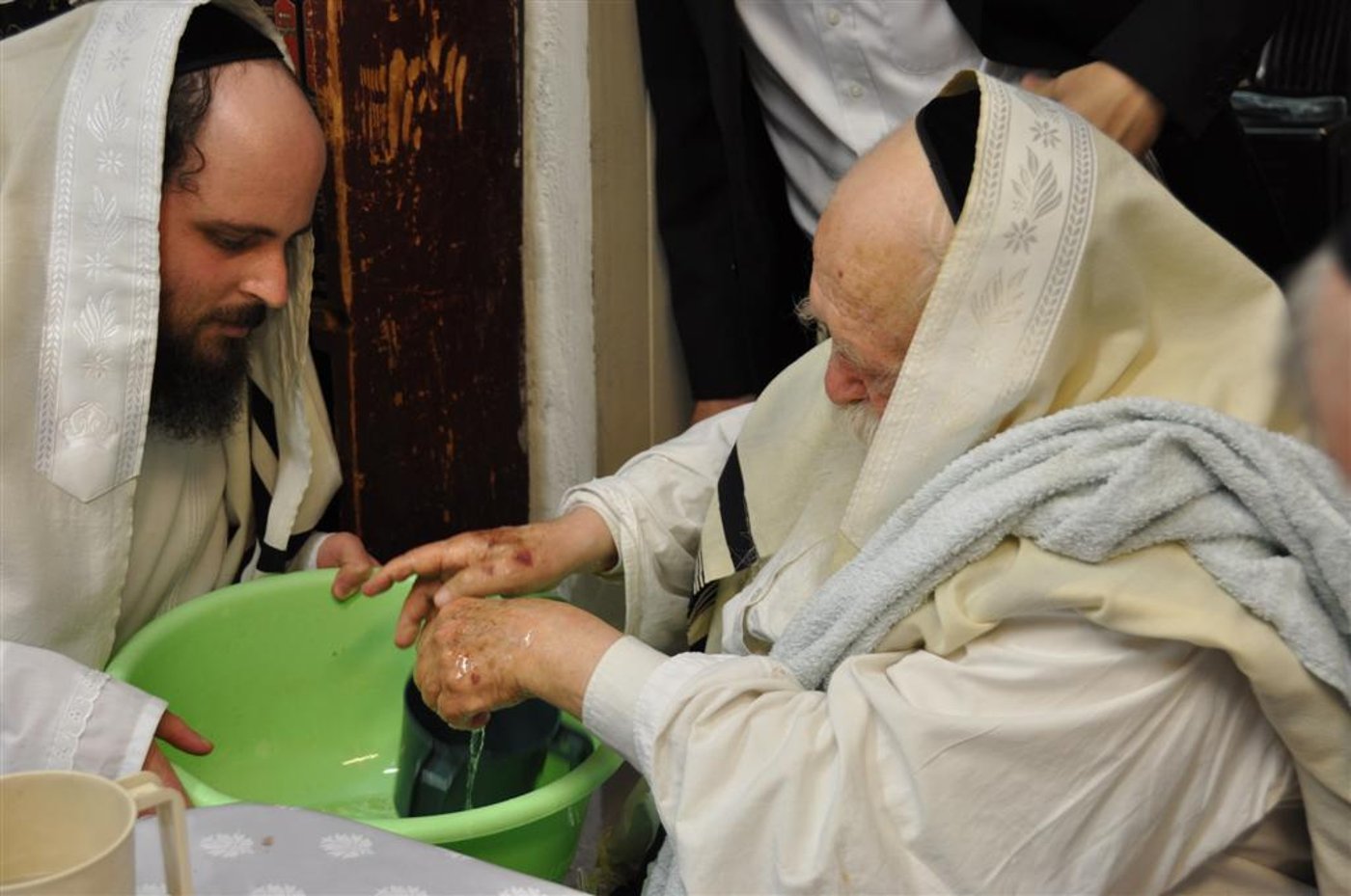 תיעוד מיוחד: הגר"ח קנייבסקי במוצאי יום כיפור