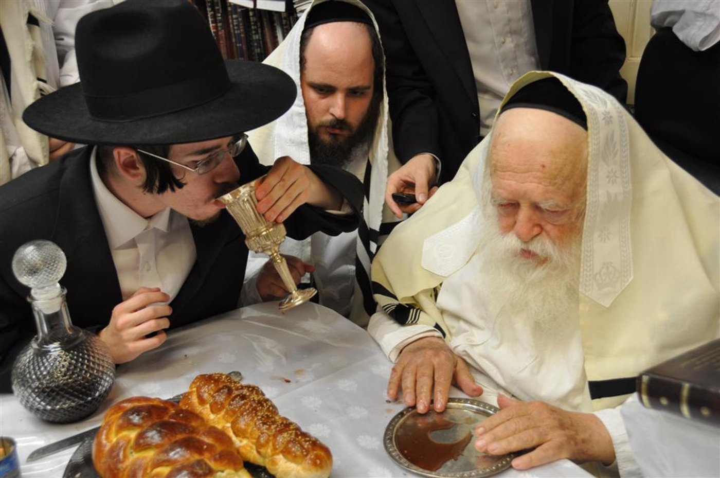 תיעוד מיוחד: הגר"ח קנייבסקי במוצאי יום כיפור