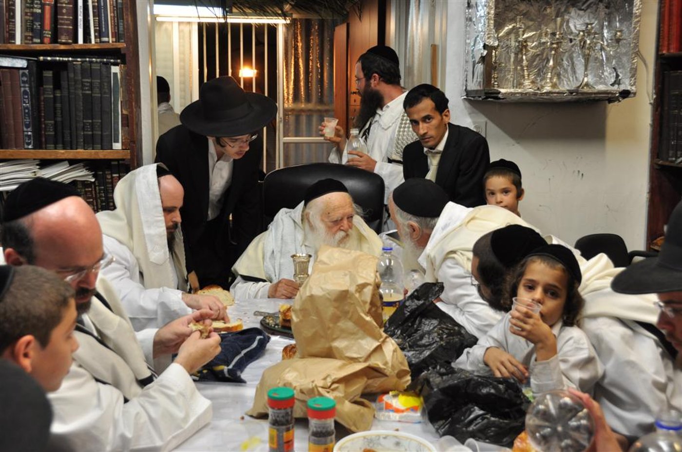 תיעוד מיוחד: הגר"ח קנייבסקי במוצאי יום כיפור