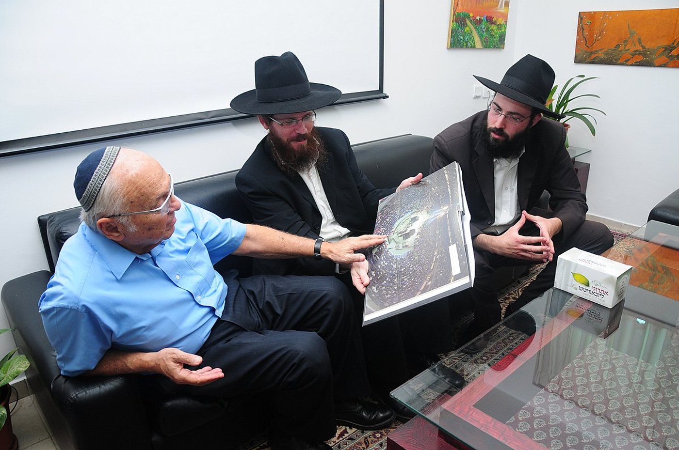 השרה לבנת גילתה למשלחת חב"ד: "מובילה מאבק בהקפאה"