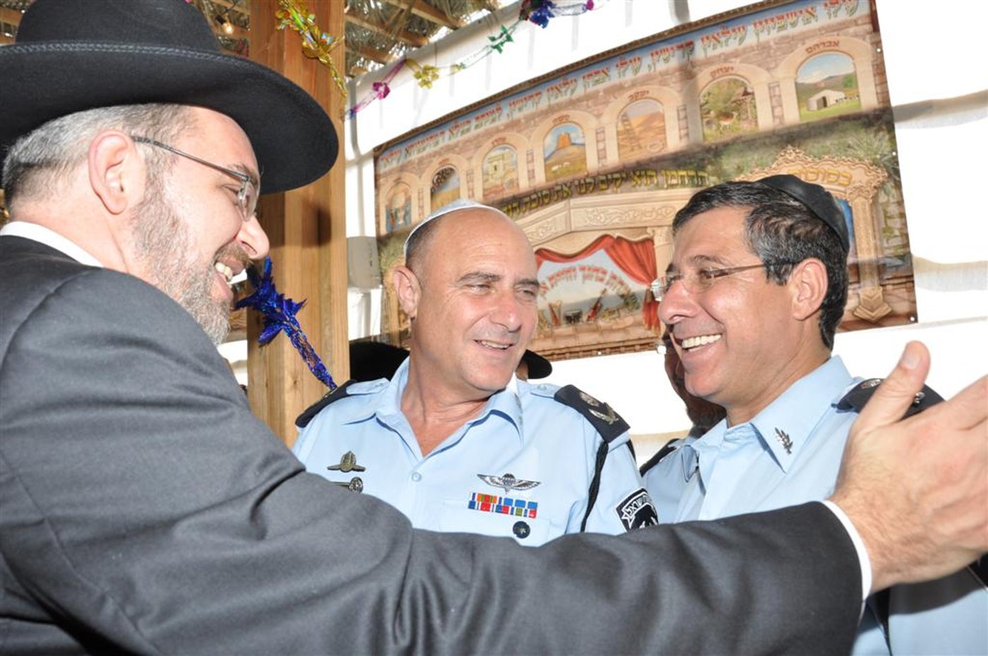 גלריה, וידאו: בסוכה של ראש העיר בני-ברק