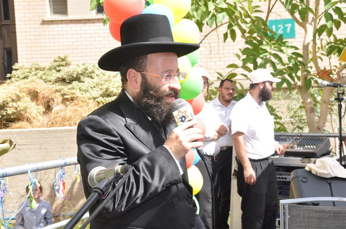 רק אצל החרדים: 1,000 איש משמחים חולה אחד