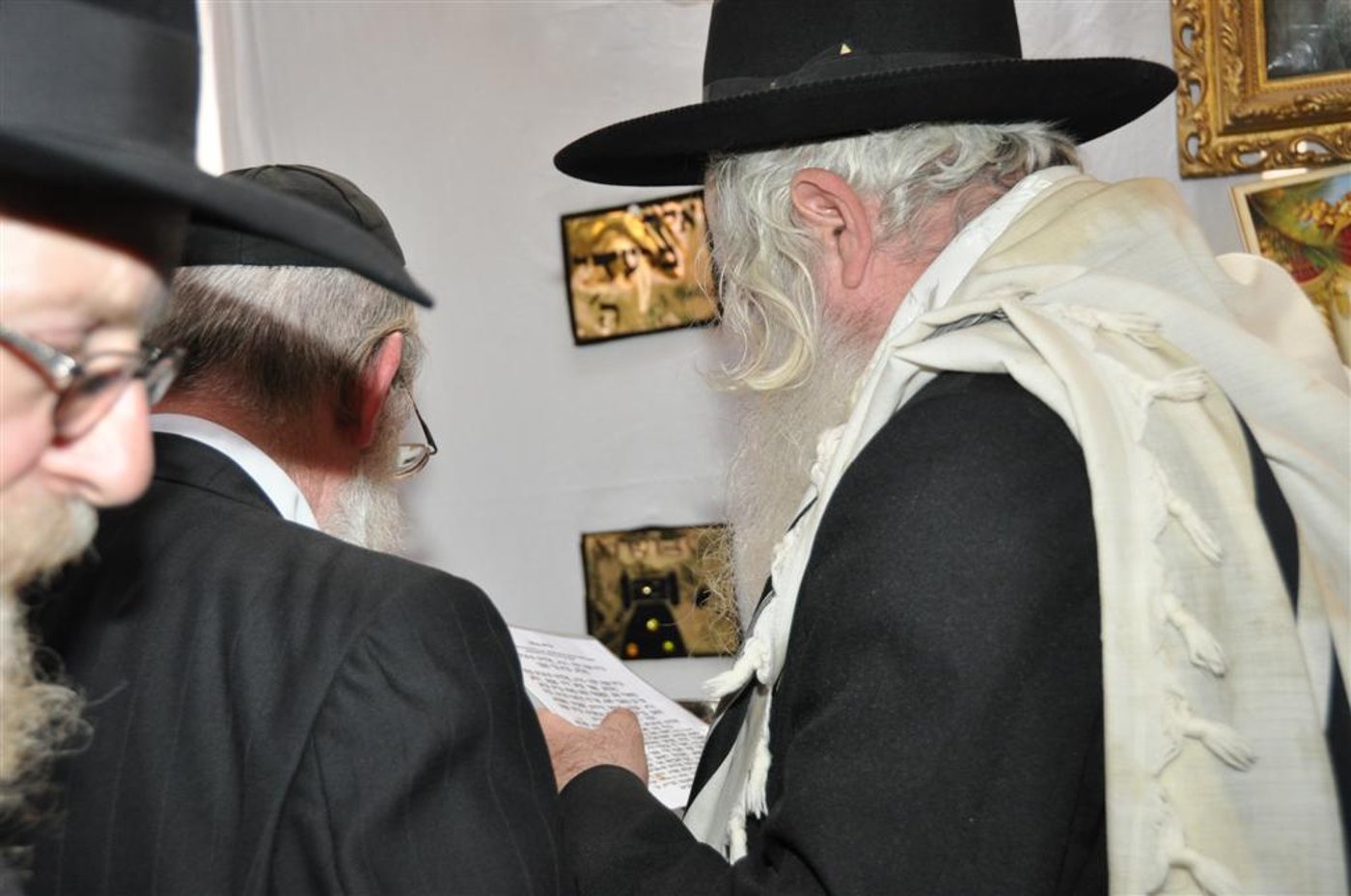 תיעוד בלעדי: הגראי"ל סנדק, בסוכה