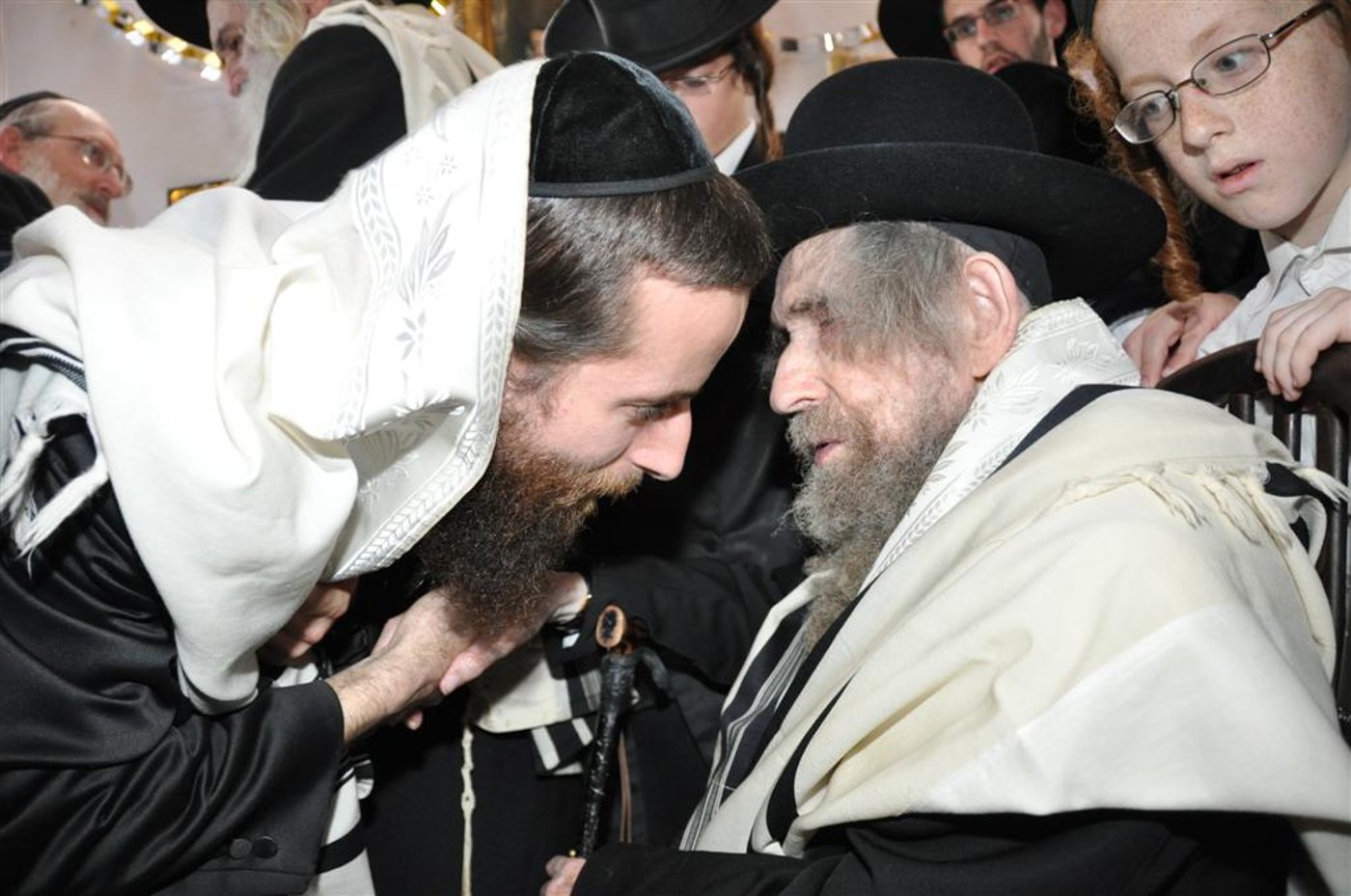 תיעוד בלעדי: הגראי"ל סנדק, בסוכה