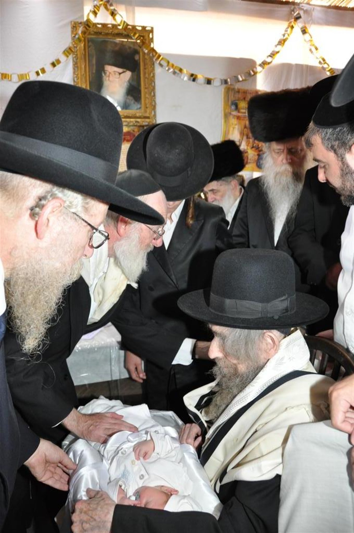 תיעוד בלעדי: הגראי"ל סנדק, בסוכה