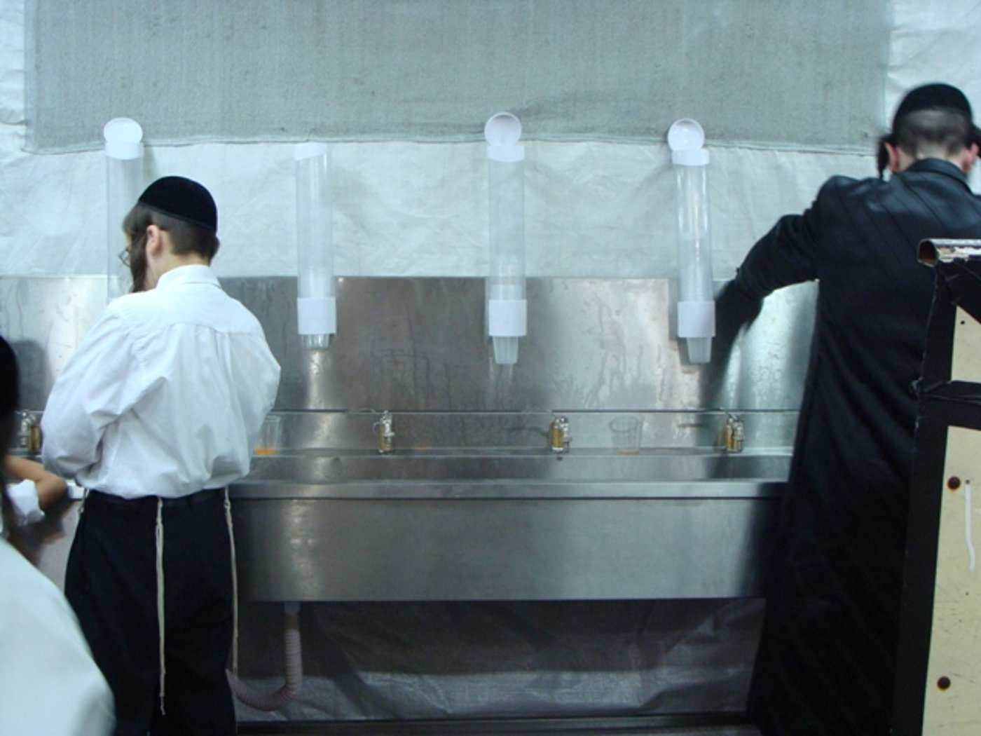 בית-המדרש של חסידי ברסלב: רוקדים ובוכים