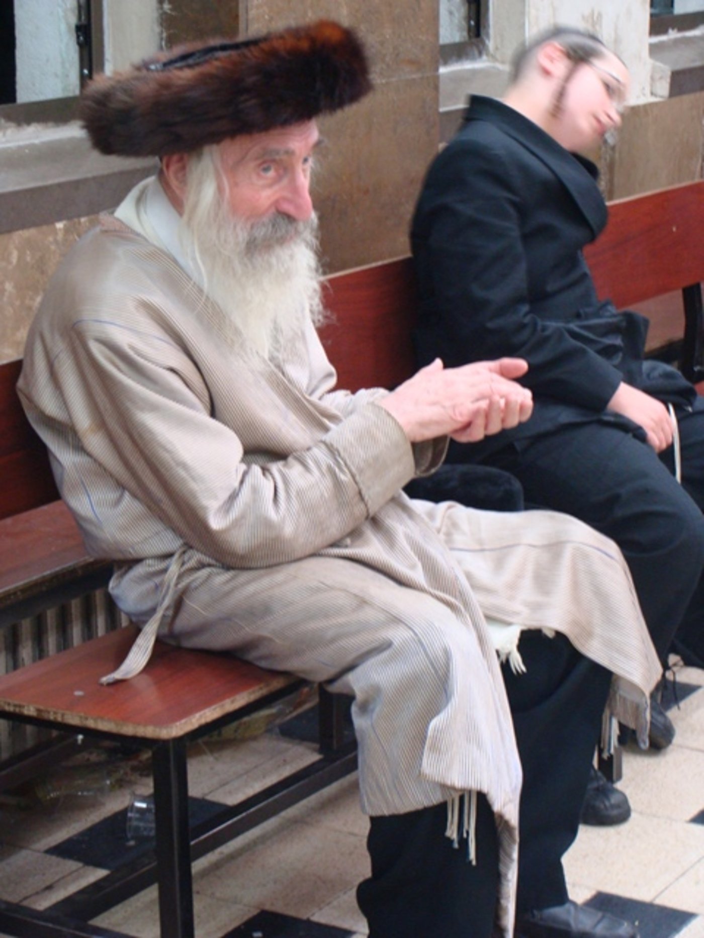 בית-המדרש של חסידי ברסלב: רוקדים ובוכים