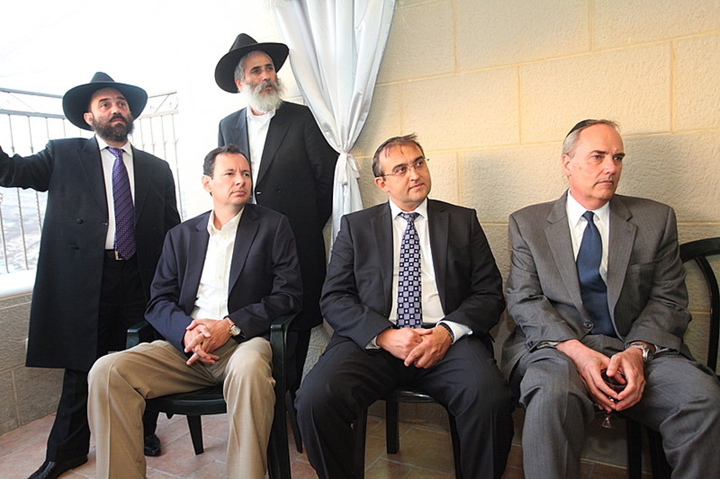 ריקוד עולמי: השגרירים נפגשו בסוכה - צפו בוידאו מרגש