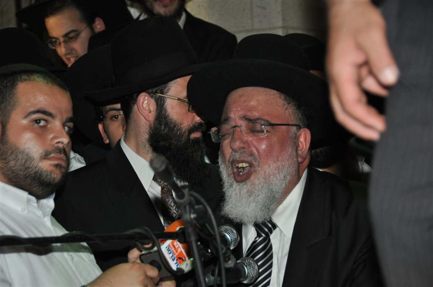 ובית ישראל יבכו: רבבות בהלווית הגר"י מועלם זצ"ל